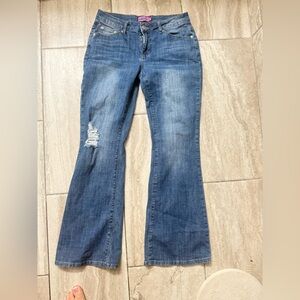 Edikted Women’s Boot Cut Jeans in Blue with Distressed Knee